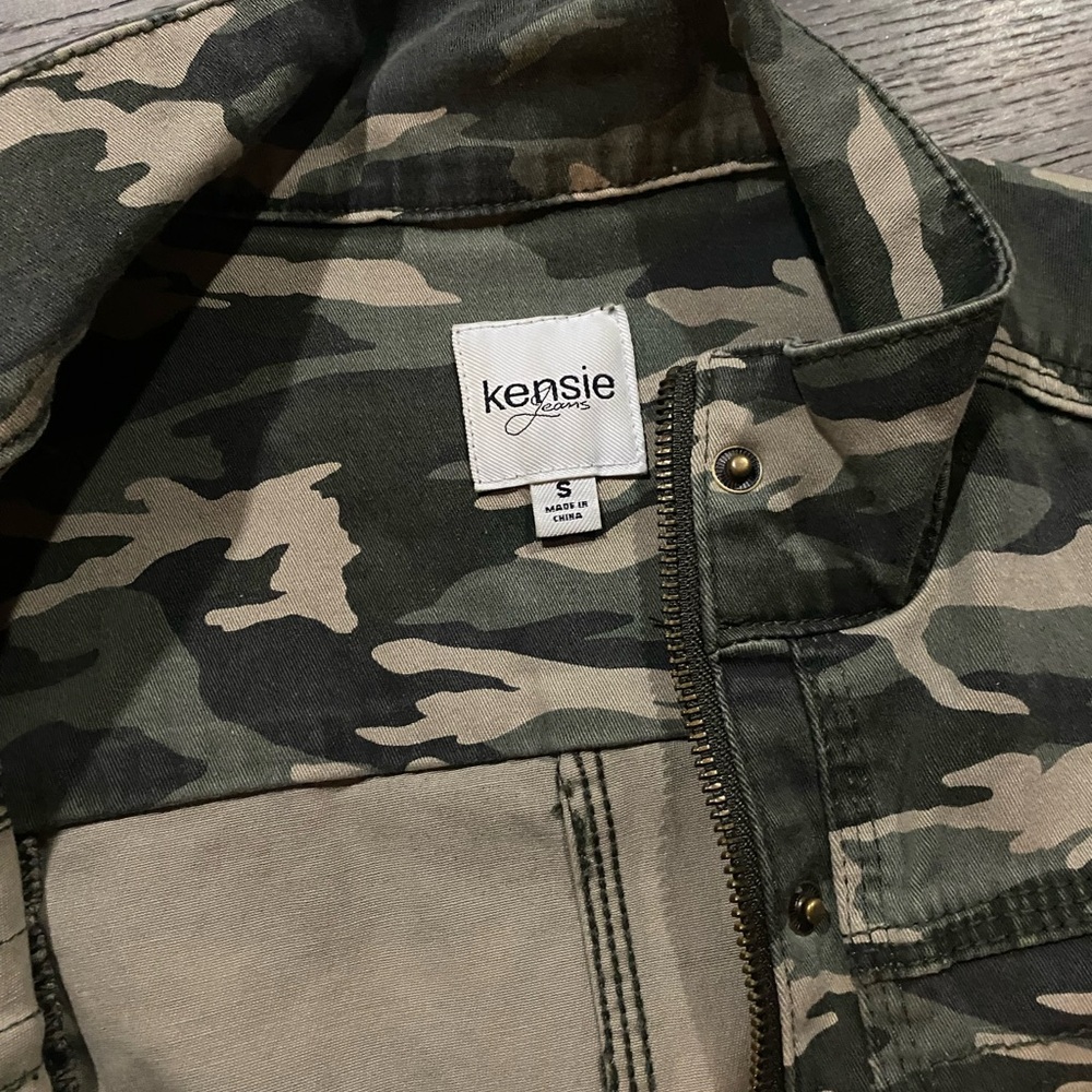 Camouflage Military Style Jacket - Picture 2 of 2
